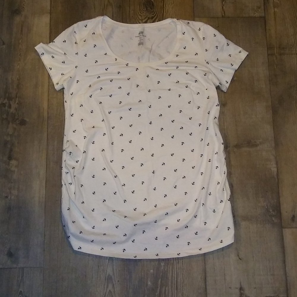 H&M mama maternity top with tiny anchors